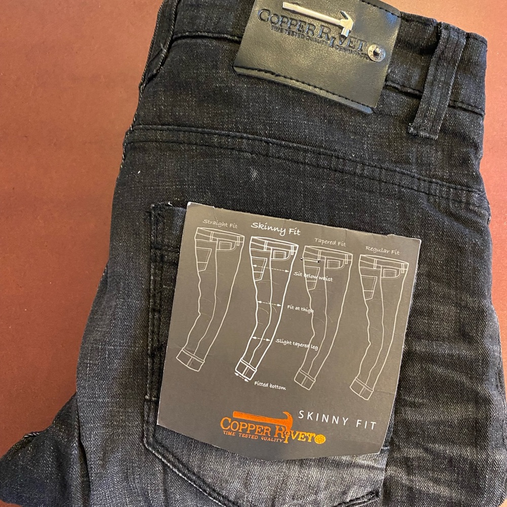 COPPER RIVET SKINNY FIT BACK JEANS WITH RIPS
